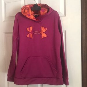 Under Armour Heat Storm size M in like new state.